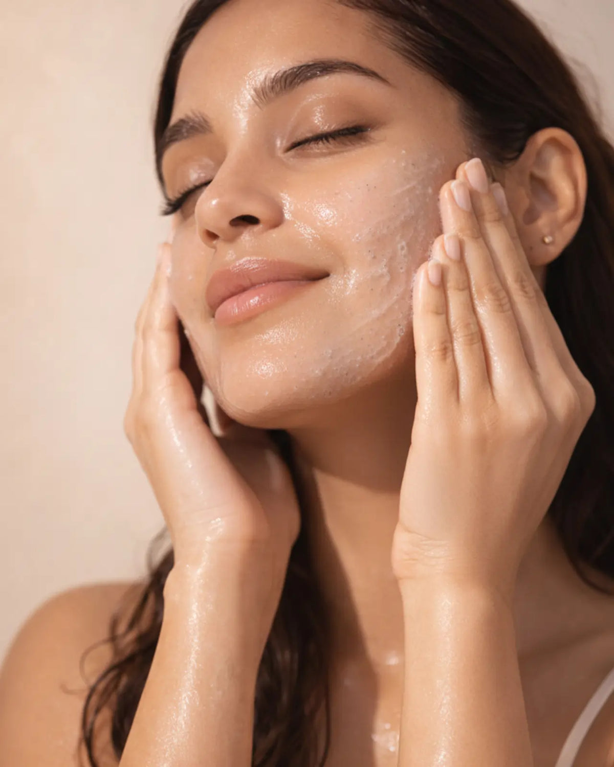 Brightening Face Wash (Niacinamide + Rosa Damascena Water + Pro Xylane)